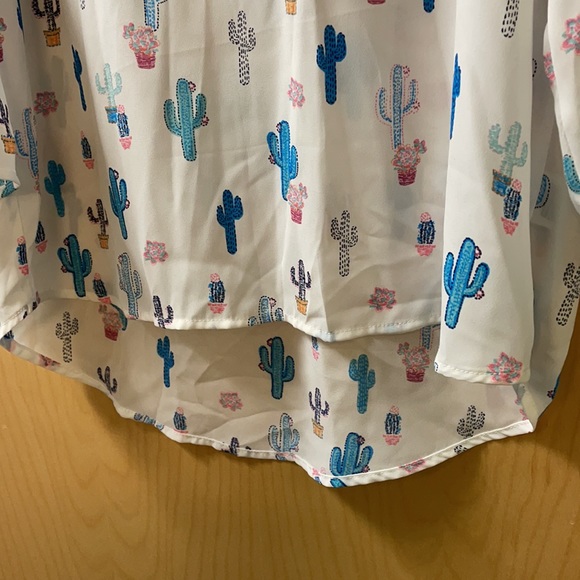 Women’s Blouse - Picture 5 of 7